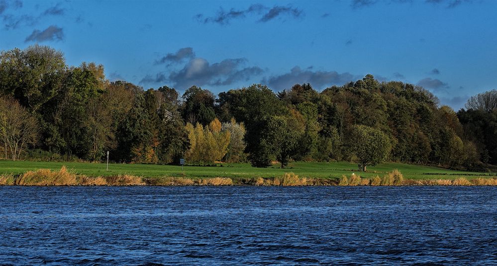 Herbstliches Weserufer