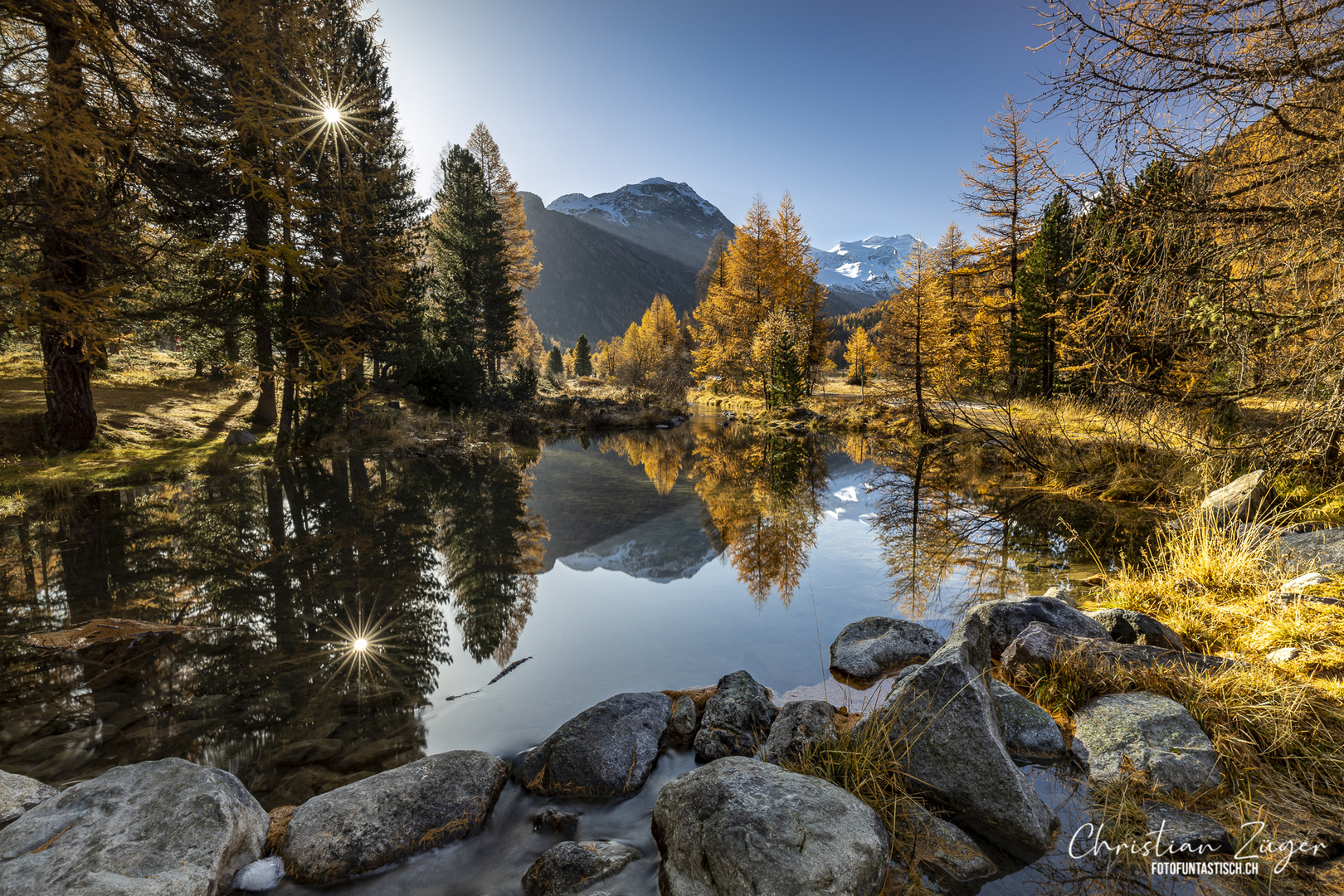 Herbstlicht am Bergsee