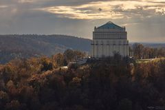 Herbstlicht an der Befreiungshalle