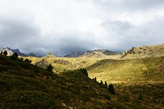 Herbstlicht vor dem Schneefall