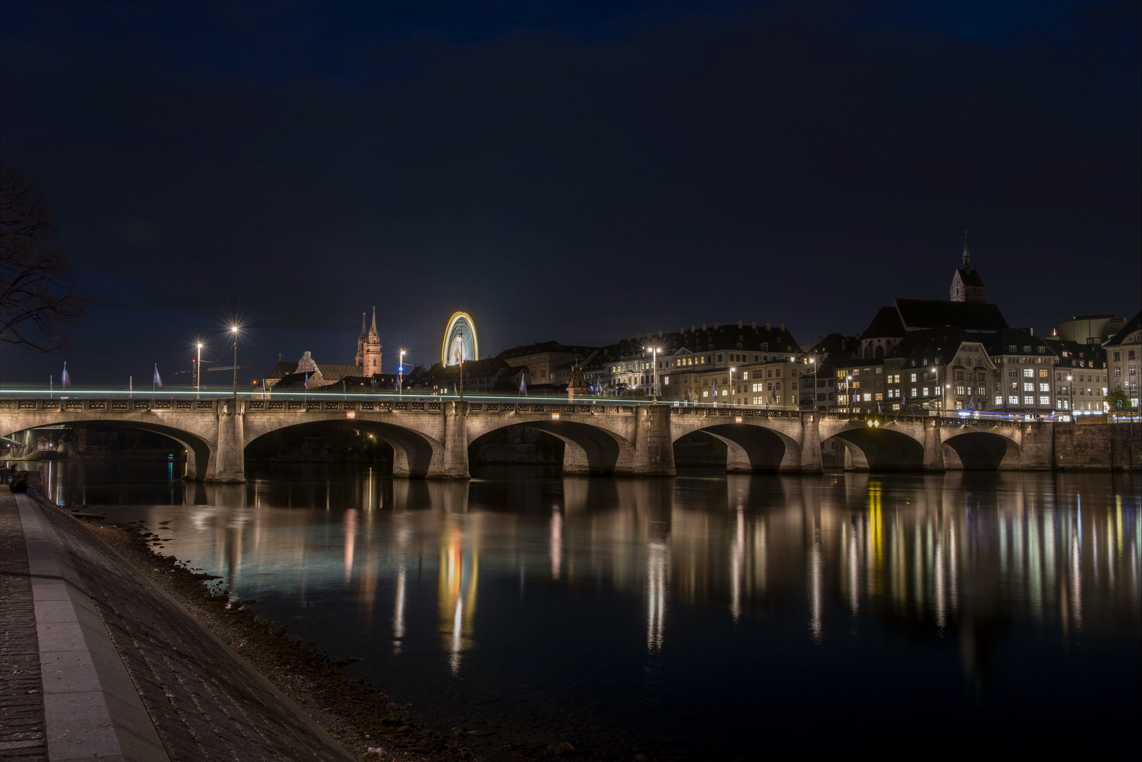 Herbstmäss Basel mit Mittlerer Brücke