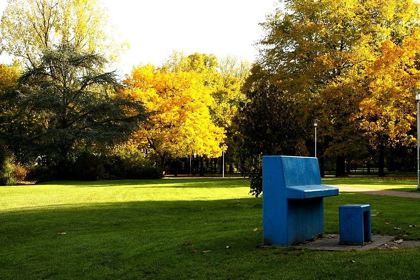 Herbstmelodie vom blauen Klavier