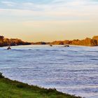 Herbstmorgen am großen Fluss