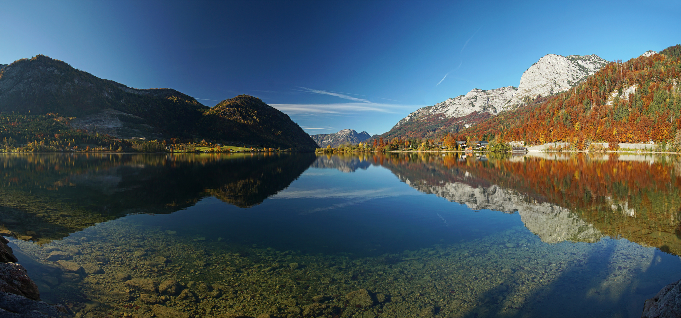 Herbstmorgen am Grundlsee im Ausseeerland