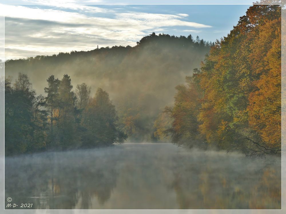 Herbstmorgen am See.