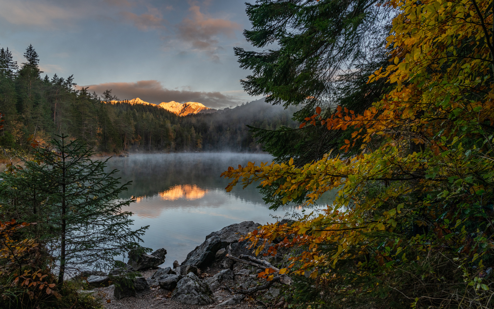 Herbstmorgen am See