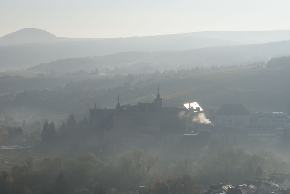 Herbstmorgen im Ahrtal von Lissy Prange 