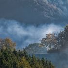 Herbstmorgen im Oktober über dem Rursee in der Eifel