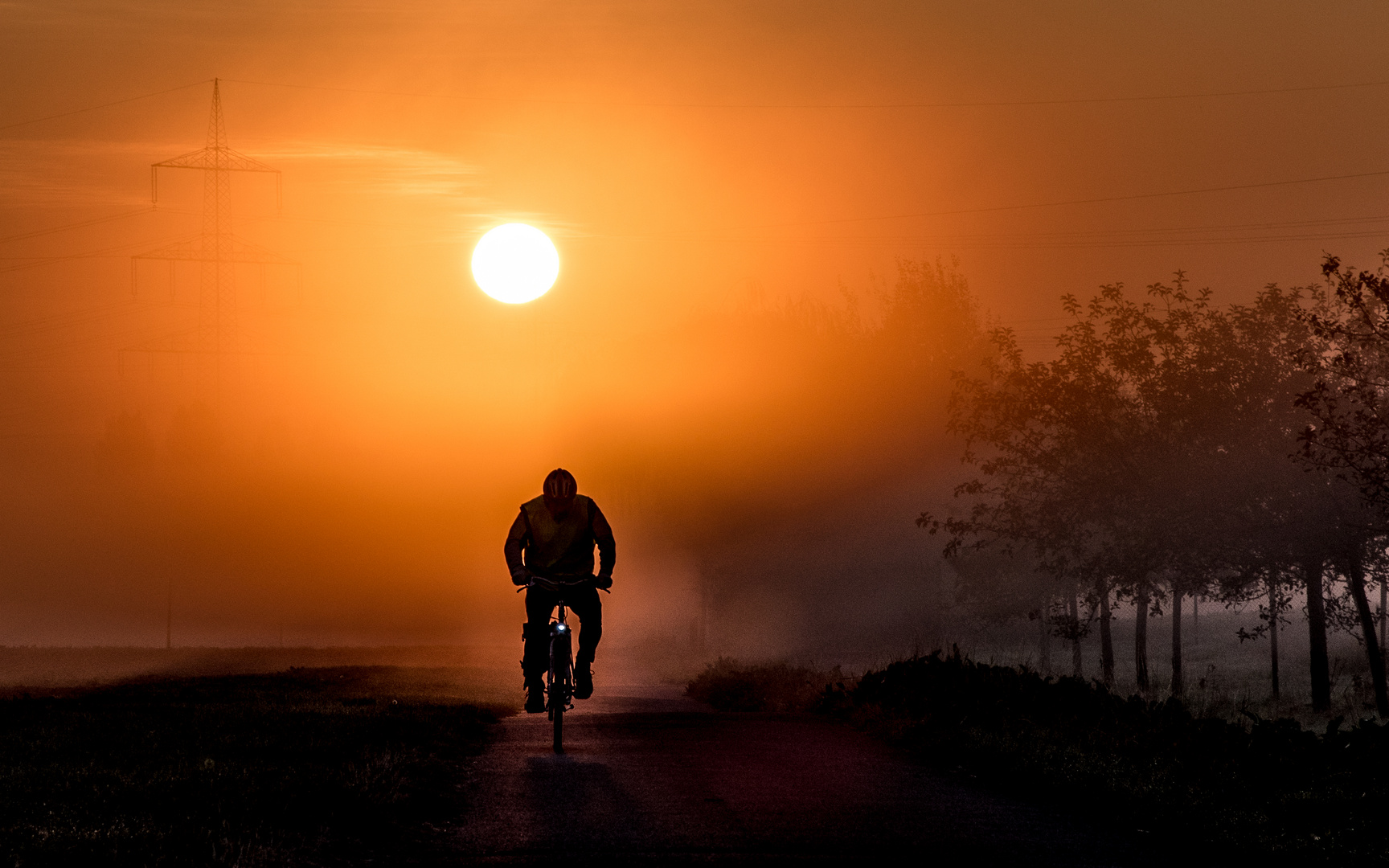 Herbstmorgen mit Biker