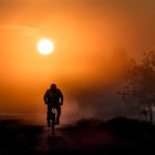 Herbstmorgen mit Biker