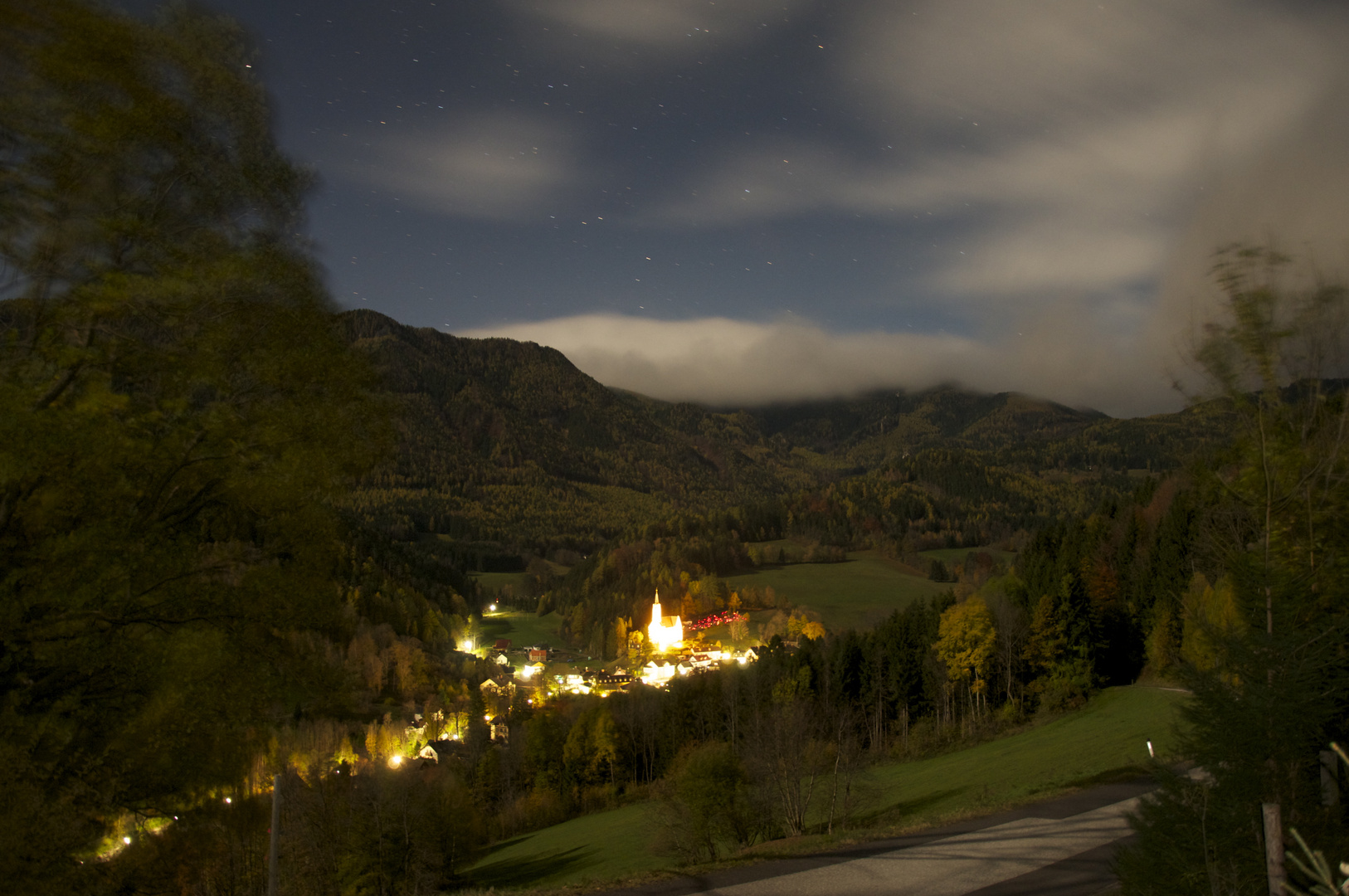 Herbstnacht in den Alpen