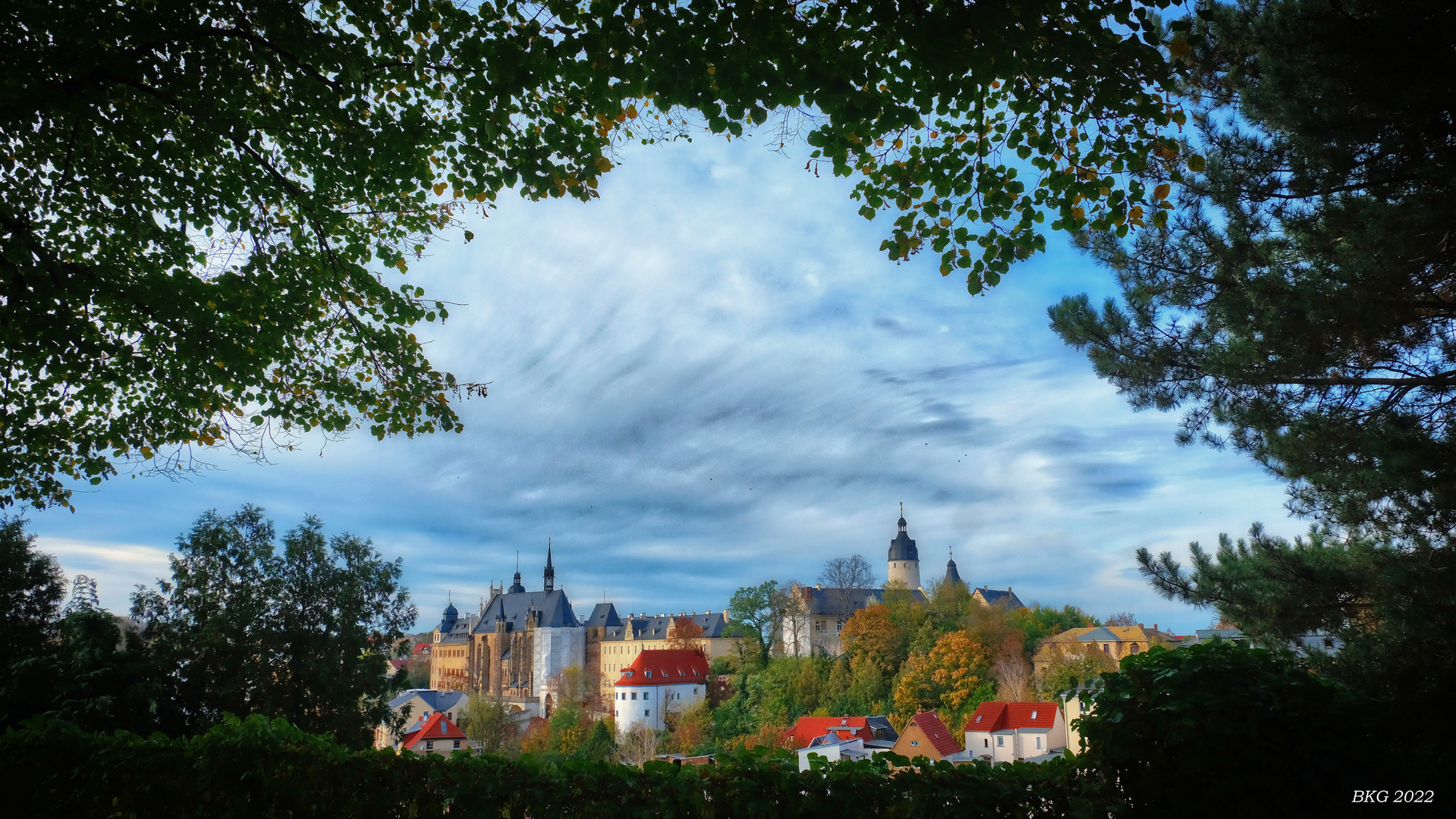 Herbstnaturrahmen um das Residenzschloss Altenburg 