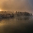 Herbstnebel am See