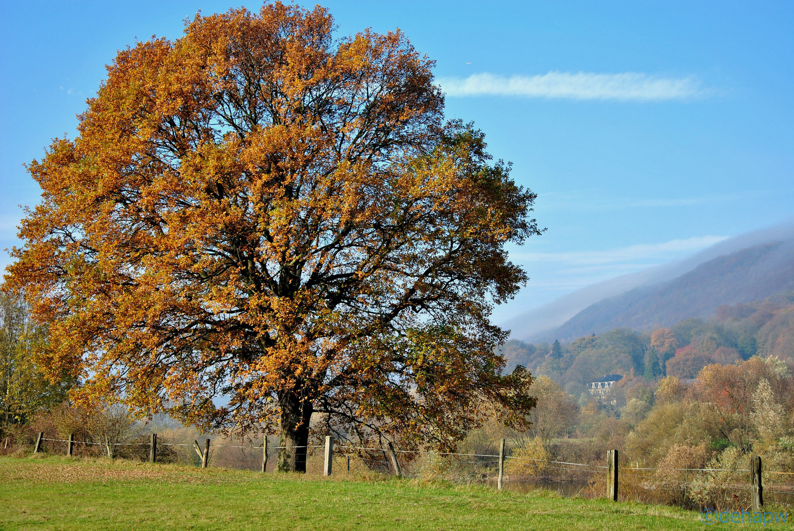 Herbstnebel am Wiehengebirge und der Weser