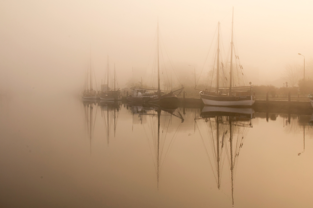 Herbstnebel im Museumshafen