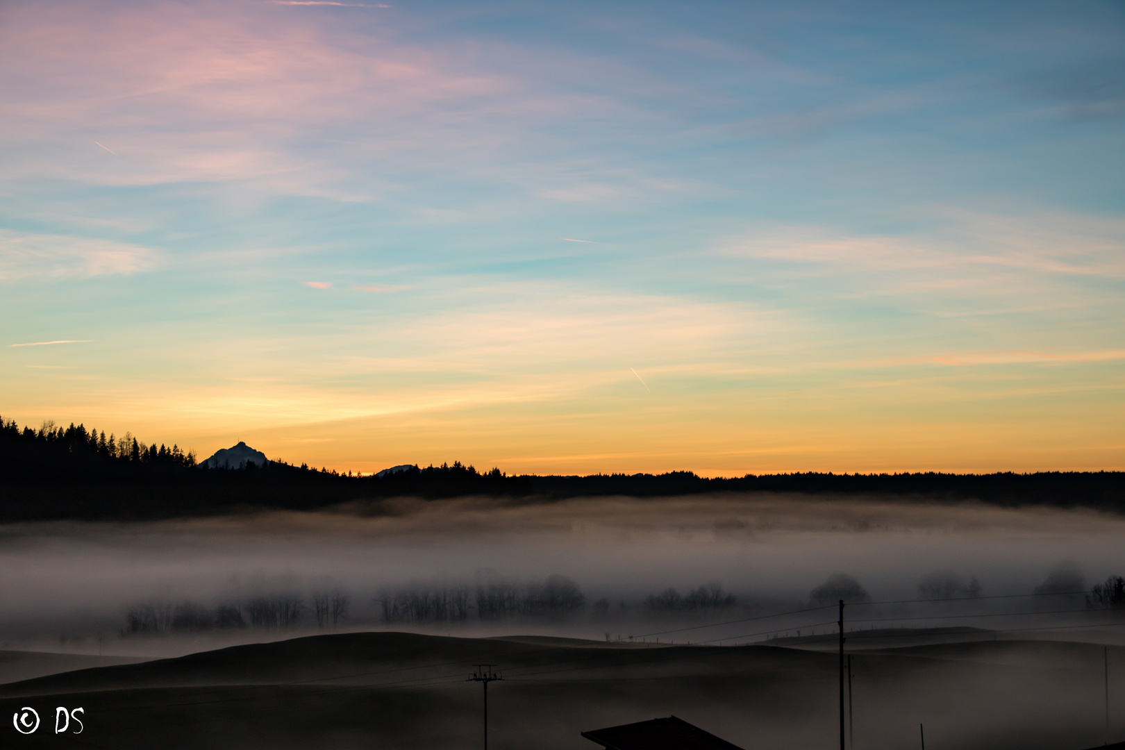 Herbstnebel kurz nach Sonnenuntergang