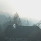 Herbstnebelabend in den Bergen