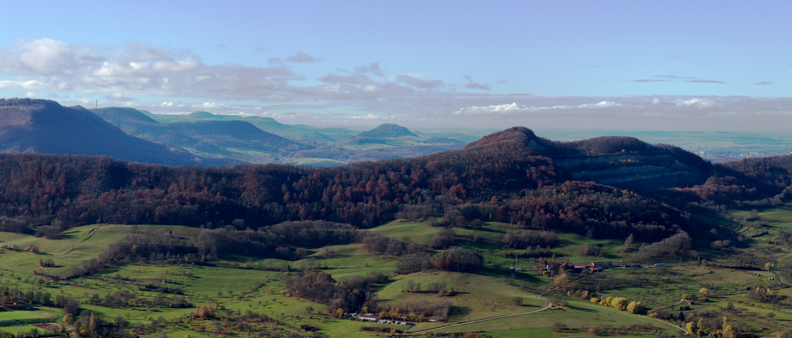 Herbstpanorama auf dem Hohen Neuffen