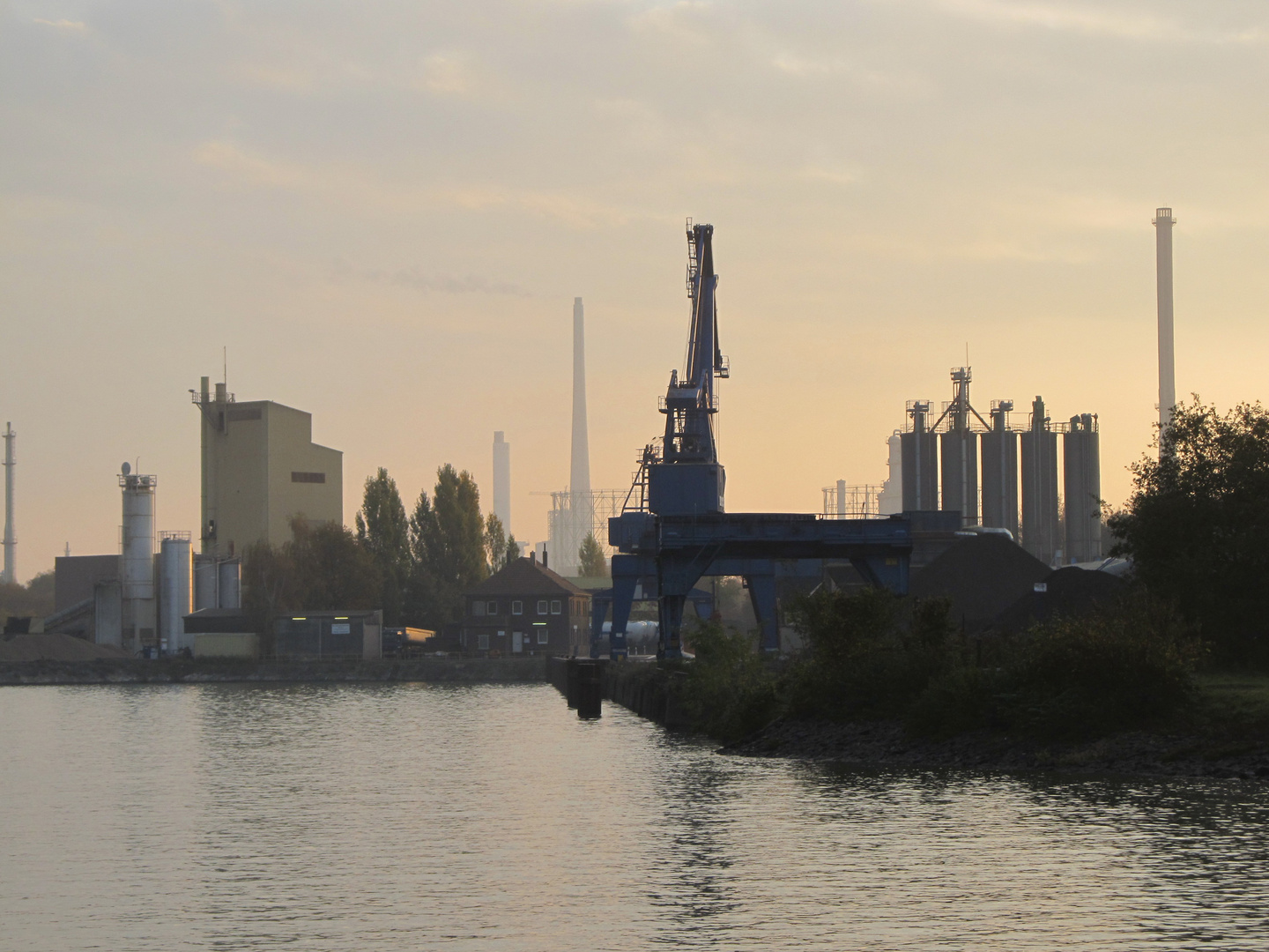 Herbstpoesie mit Industrielandschaft