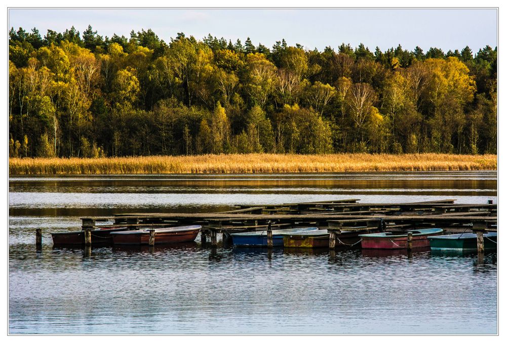 Herbstruhe am See