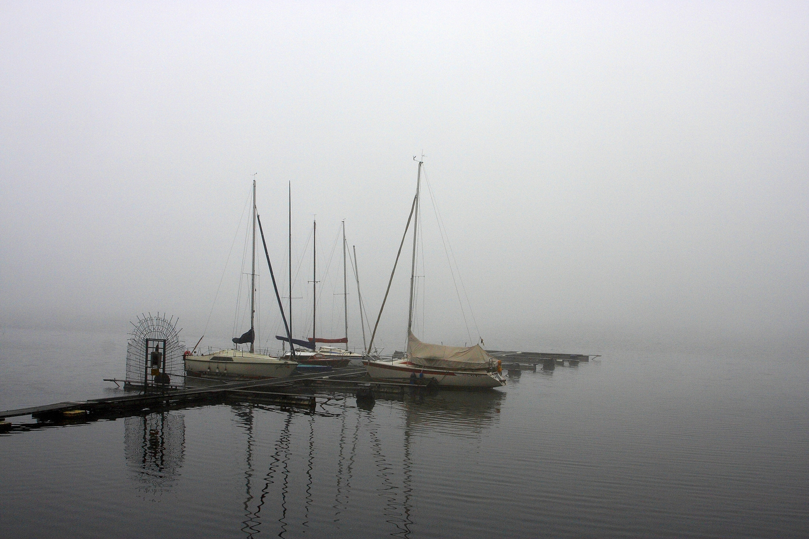 Herbstruhe am See