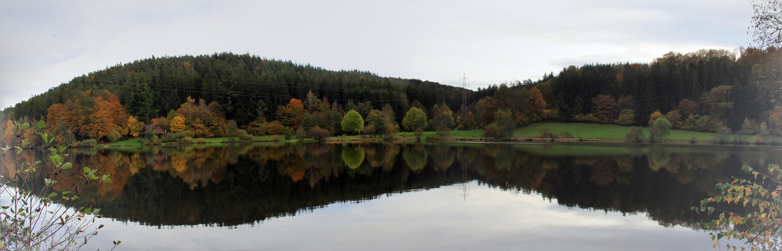 Herbstruhe am Stausee