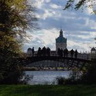 Herbstsonne tanken im Park