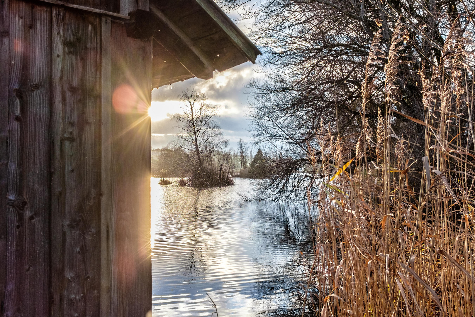 Herbstsonne und Schneefall