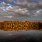 Herbstspiegelung am See