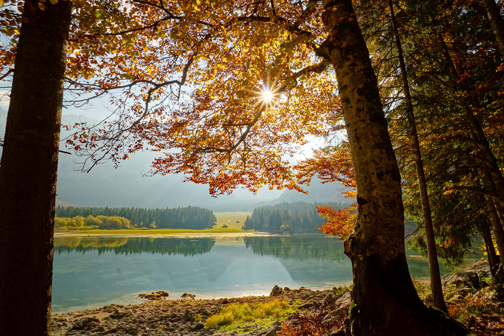 Herbststimmung am Bergsee