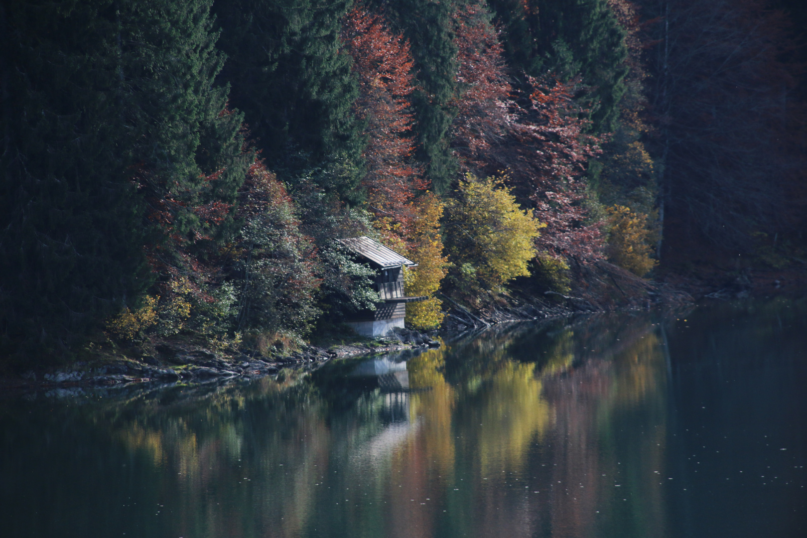 Herbststimmung am Bergsee
