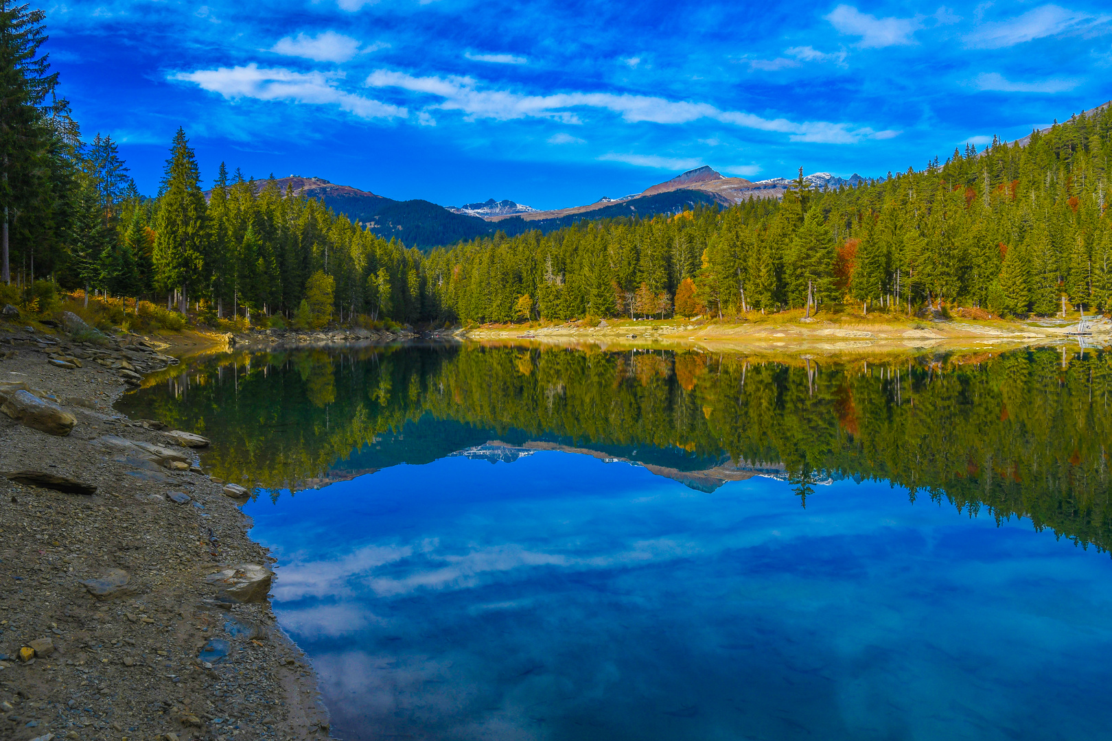 Herbststimmung am Caumasee