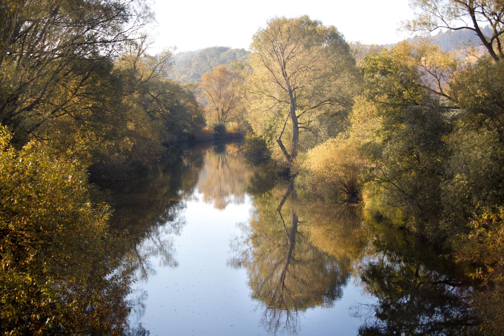 herbststimmung am Fluss