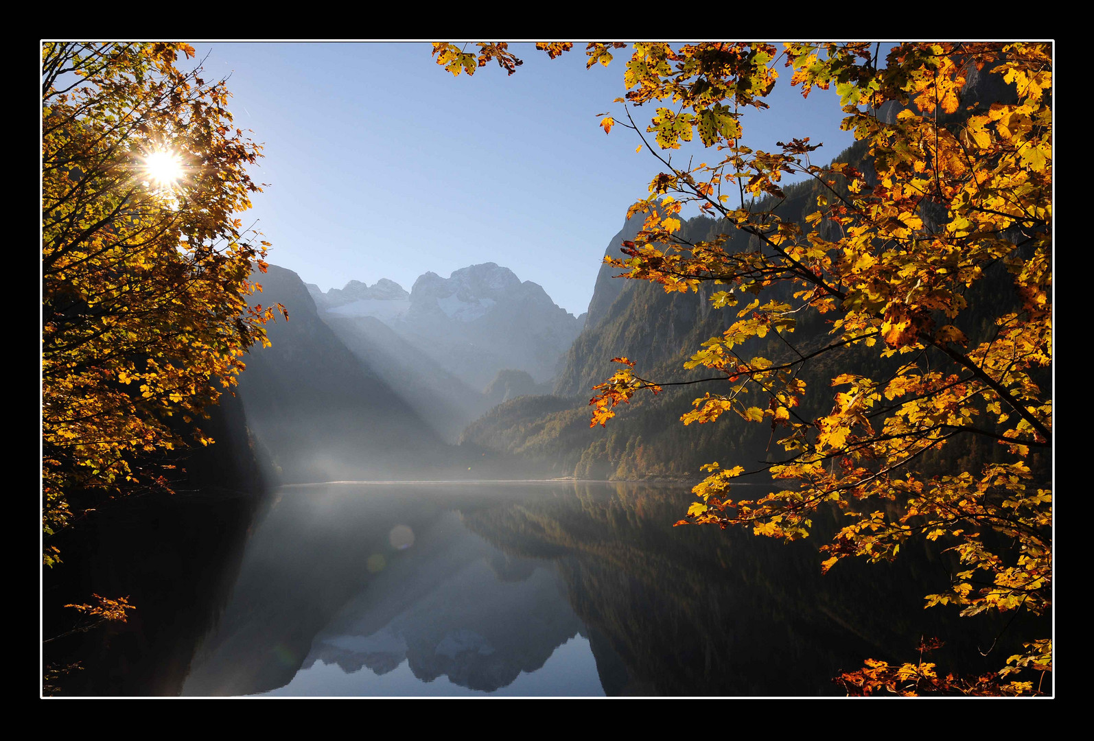 Herbststimmung am Gosausee, im Hintergrund der Dachstein