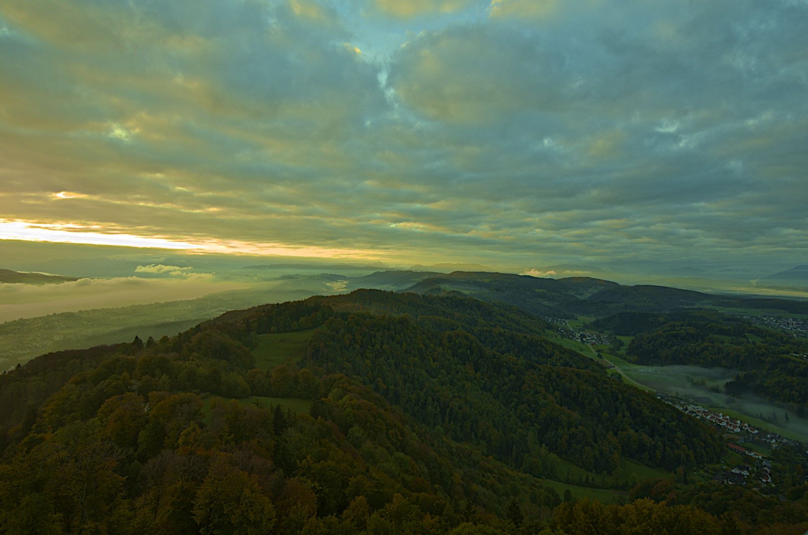 Herbststimmung am Morgen über dem Ütliberg