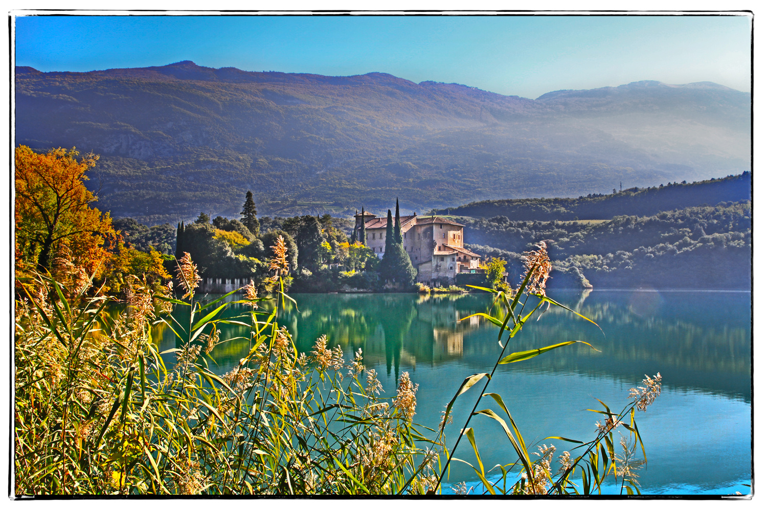 Herbststimmung am ruhigen See