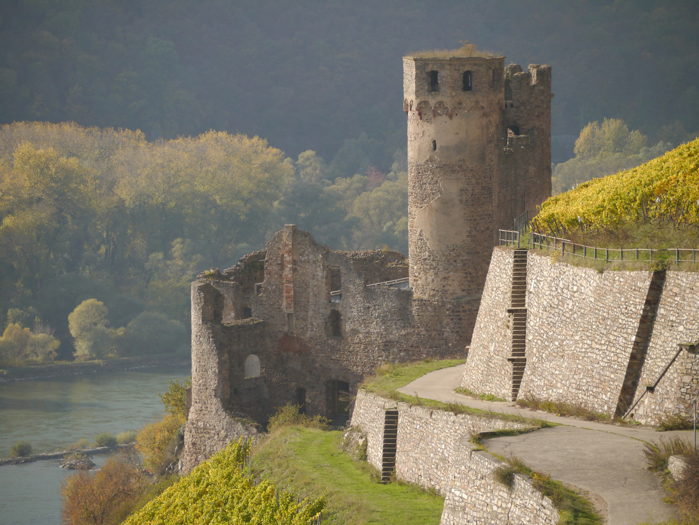 Herbststimmung an der Burgruine Ehrenfels