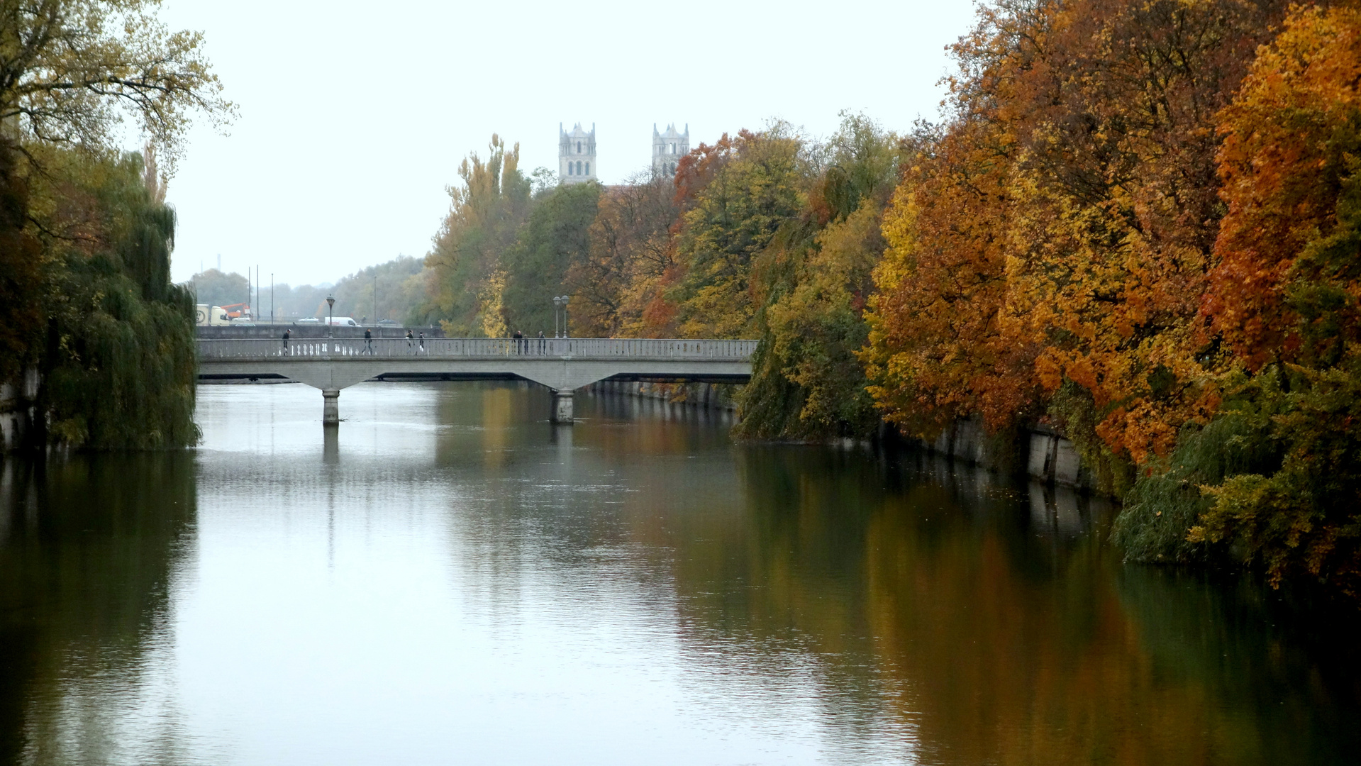Herbststimmung an der Isar, München.