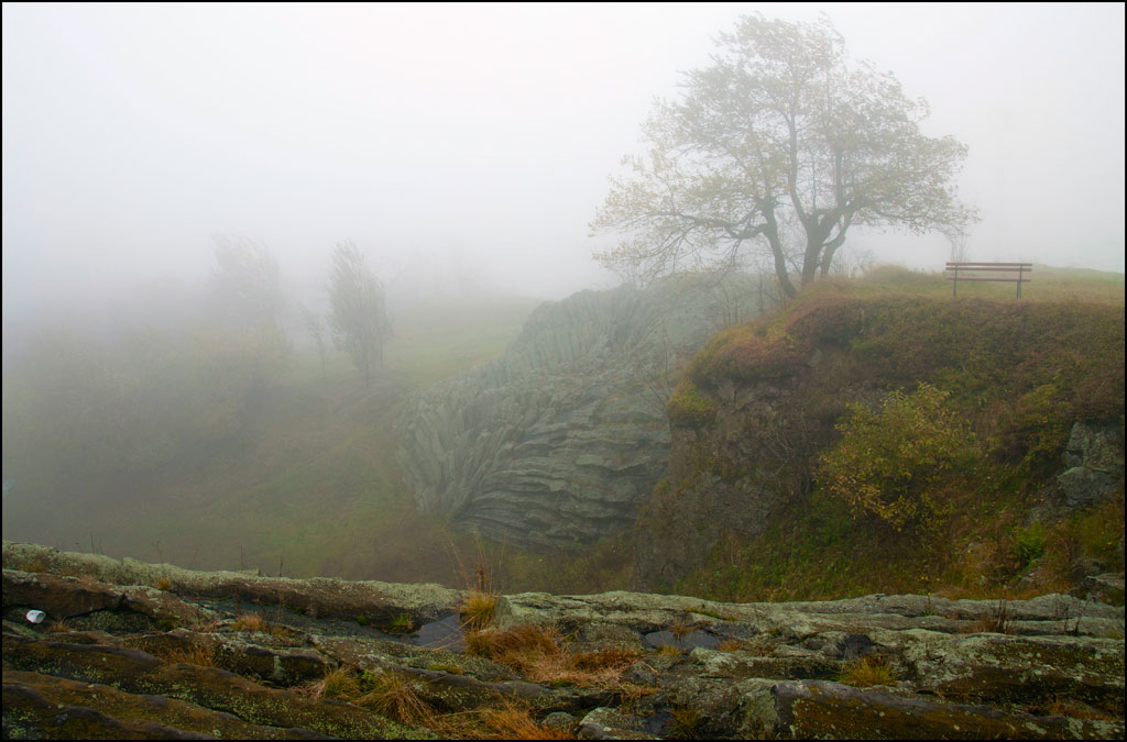 Herbststimmung - "Hirtstein" bei Satzung (Sa)