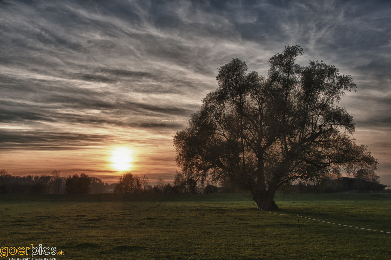 Herbststimmung im Sonnenuntergang (in HDR)