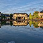 Herbststimmung - Sonnenaufgang im Küchengarten mit Spiegelung der Orangerie im Springbrunnen Gera