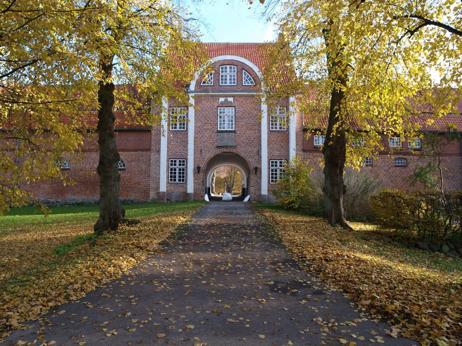 Herbststimmung um das Torhaus Gut Quarnbek