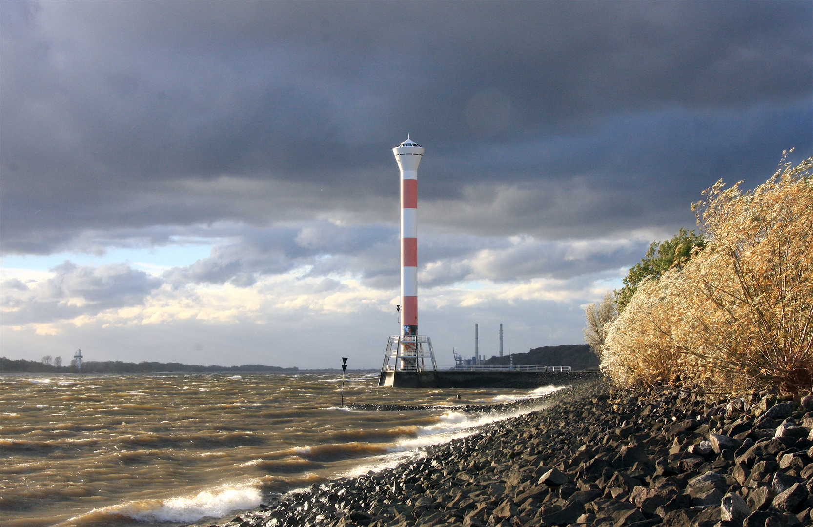 Herbststurm am Elbufer vor Blankenese