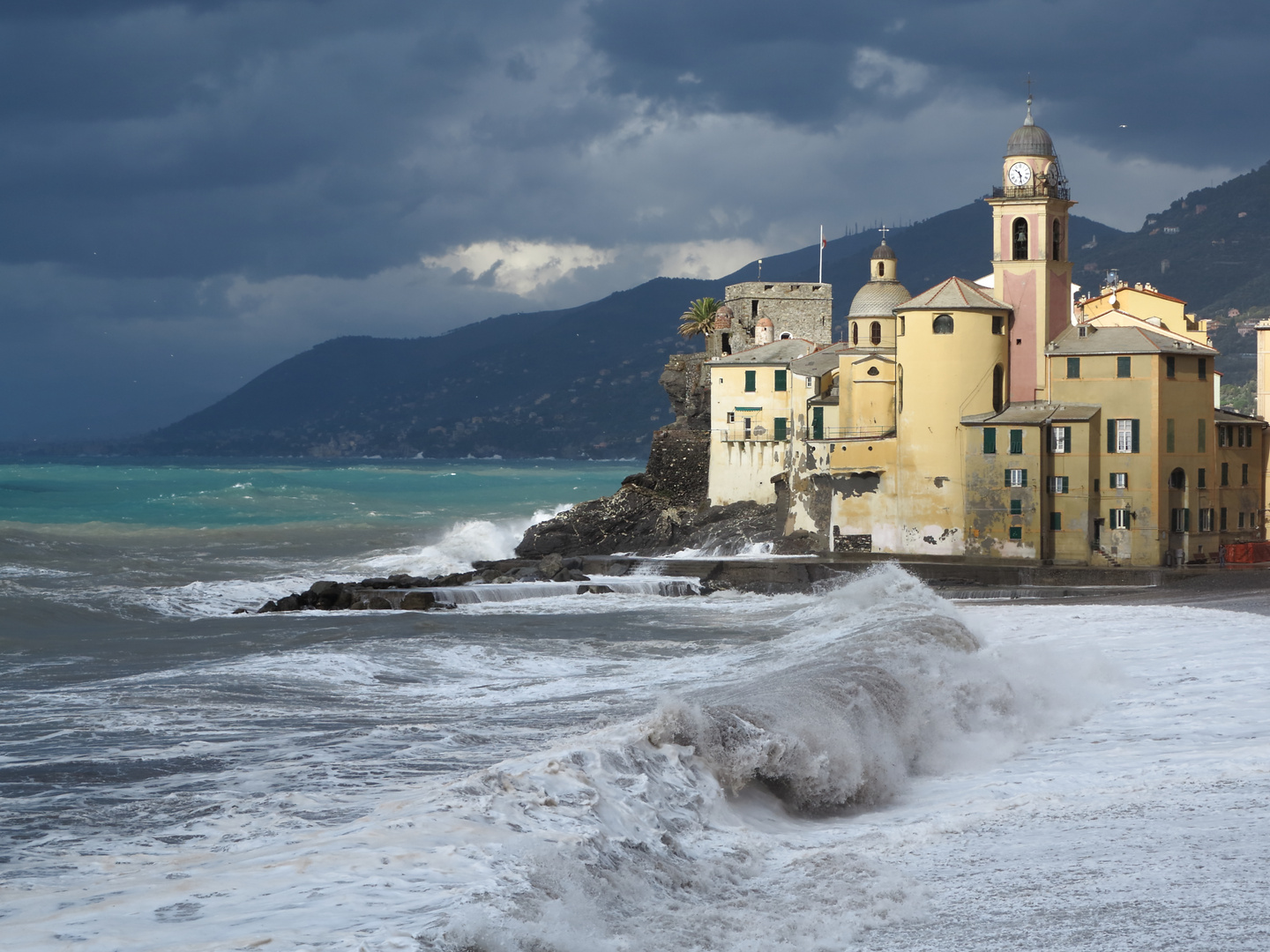 Herbststurm. Camogli, Ligurien, Italien