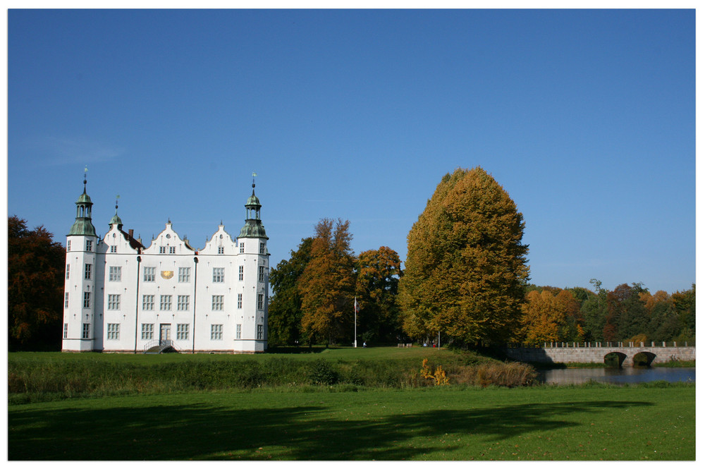 Herbsttag am Ahrensburger Schloss