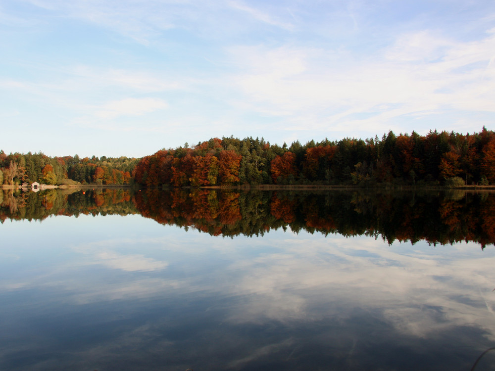 Herbsttag am See - Spiegelklar