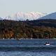 Herbsttag am Wrmsee mit Blick auf die Alpen