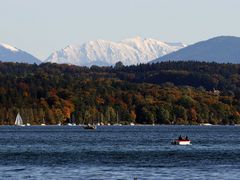 Herbsttag am Würmsee mit Blick auf die Alpen