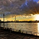 Herbsttag an der Rheinuferpromenade