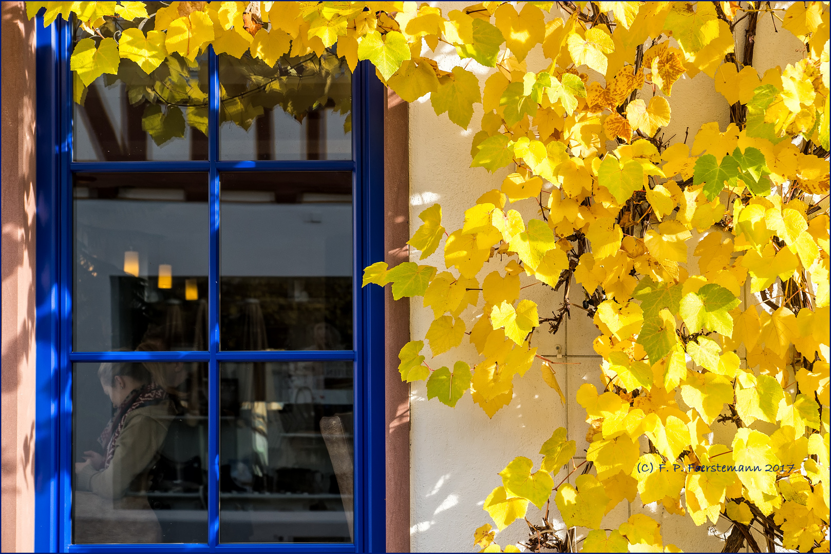 Herbsttag im Café